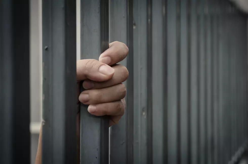 Hand in jail