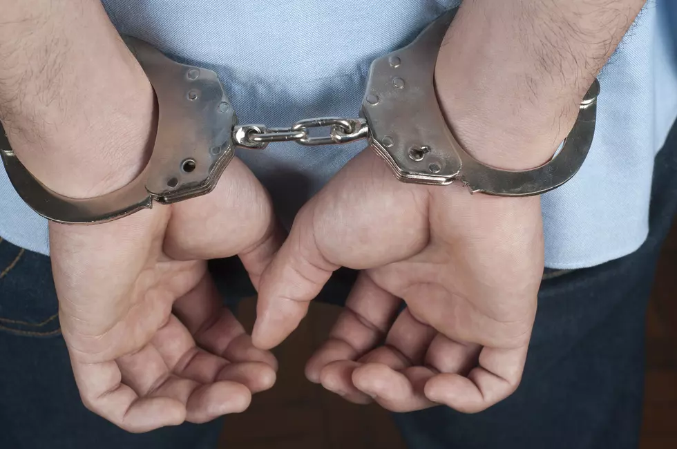 Did Illinois Man Free Handcuffs Using Magic Trick & Escape Cops?