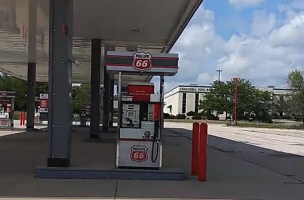 This Abandoned Phillips 66 in Rockford, Illinois Gets a Bizarre Video Tour