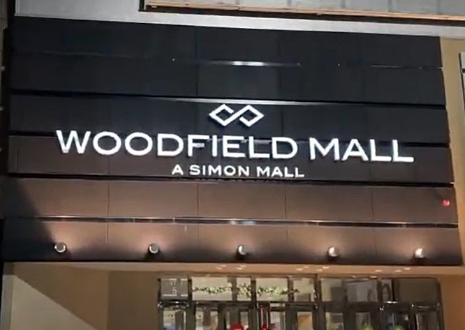 mall map located in the concourse - Picture of Woodfield Mall