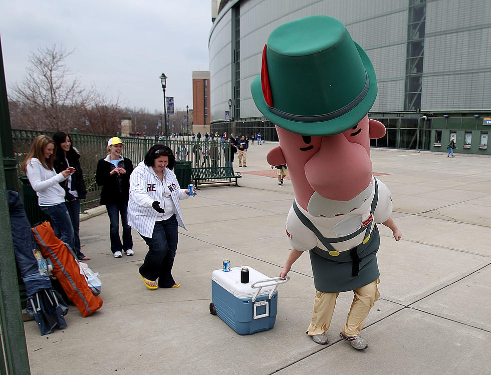 The Secret To Getting Free Beer In Wisconsin On A Friday Night