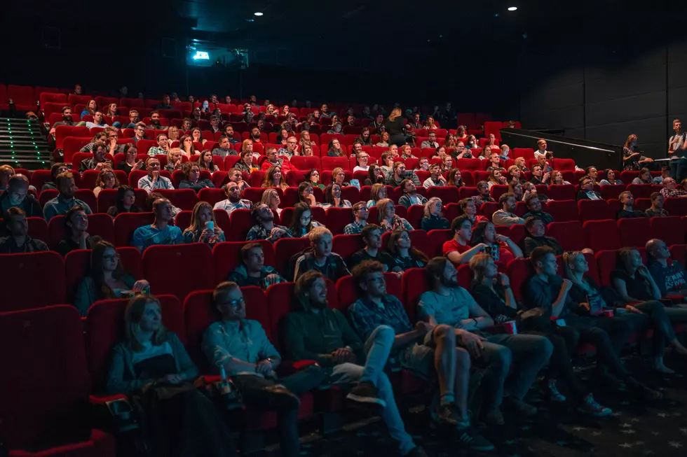 Illinois Man FLASHES Movie Theatre HIS ‘Alvin and The Chipmunks’