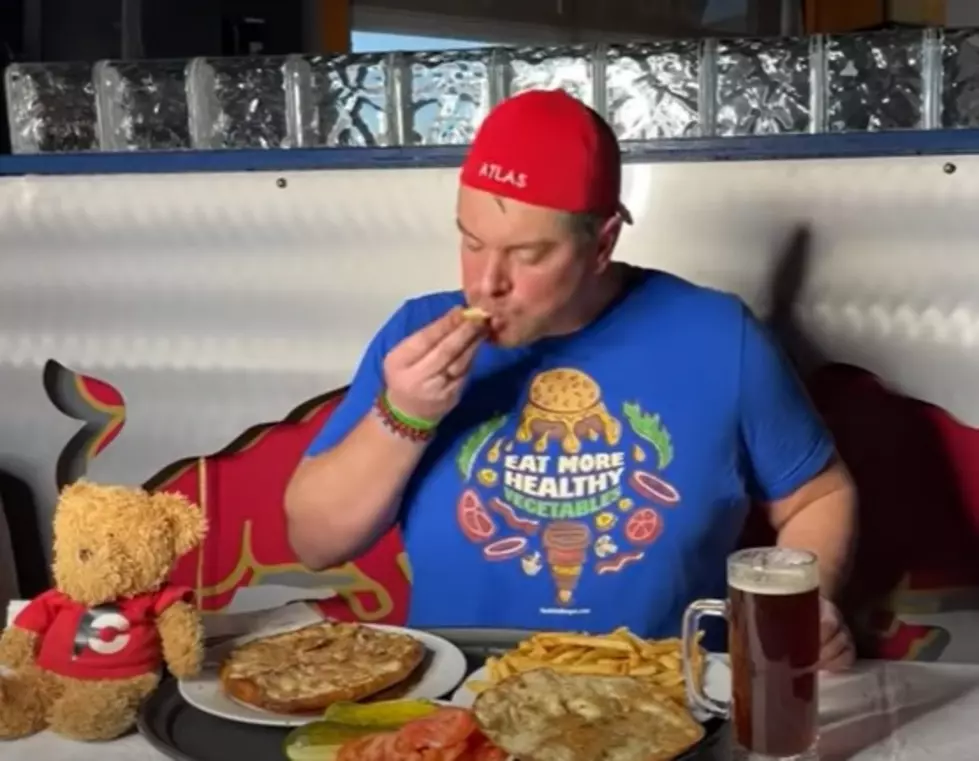 Watch YouTuber Smash the ‘Murphy’s Burger Challenge’ in Rockford, Illinois
