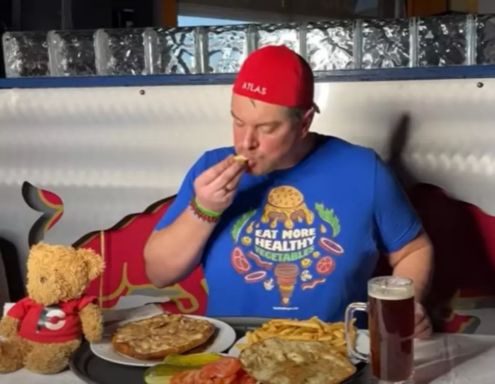 Watch YouTuber Smash the &#8216;Murphy&#8217;s Burger Challenge&#8217; in Rockford, Illinois