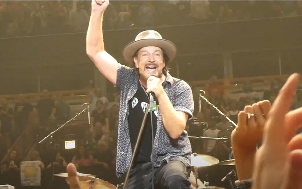 Pearl Jam Close Chicago Show With Cheap Trick Cover [WATCH]