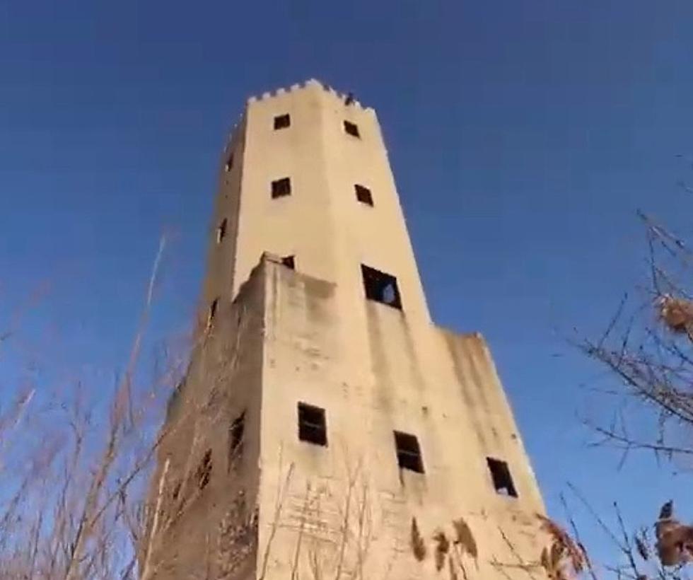 Unauthorized Look Inside Abandoned Bum’s Castle In Illinois