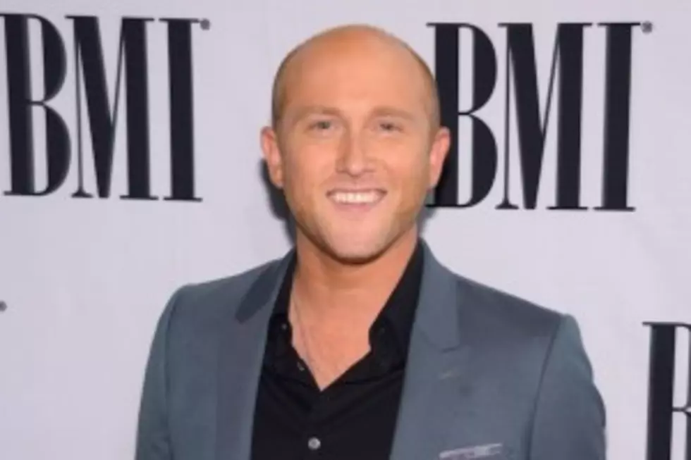 Cole Swindell Chillin&#8217; It but Can&#8217;t Dance [VIDEO]