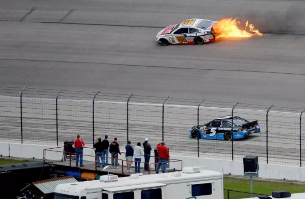 Scary Moment: Dale Jr Hits the Wall in Today&#8217;s Nascar Race [Video]
