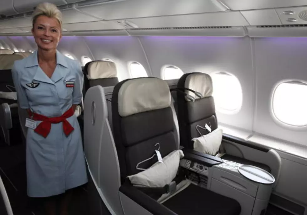 Funniest Flight attendant ever: Performs Stand-up comedy, Everyone is Laughing [Video]