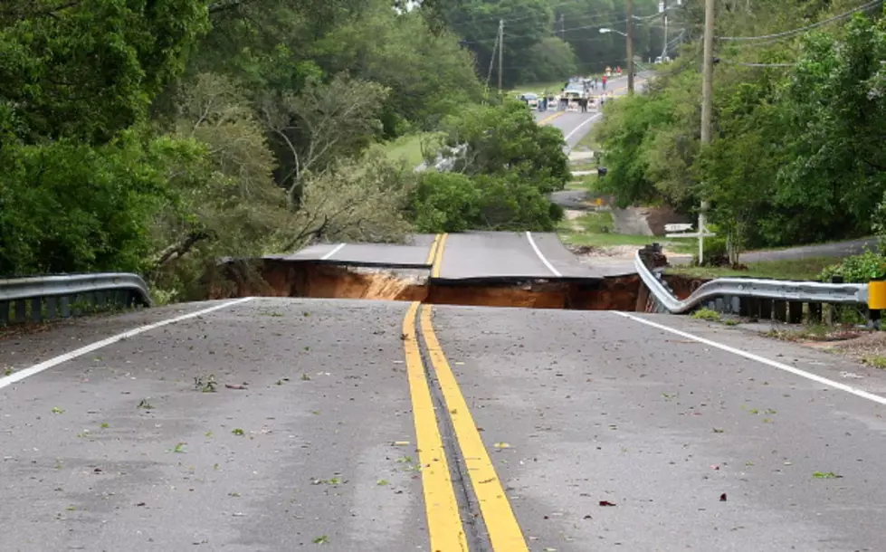 Storm Aftermath: Sinkhole Swallows Two Cars in Illinois [Video]