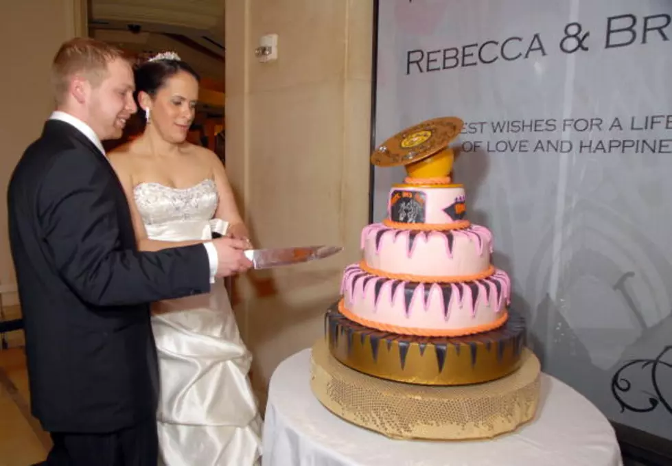 Unhappy Bride, Worst Wedding Cake Disaster, Groom in BIG Trouble [Video]