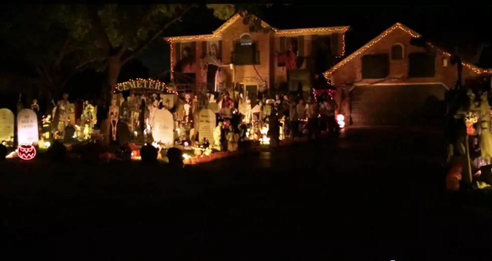 Insane Halloween Music and Light Show at Northern Illinois Home [Video]