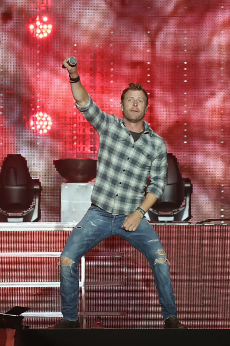 Dierks Bentley&#8217;s T-shirt Causes a Stir in Springfield Illinois [Video]