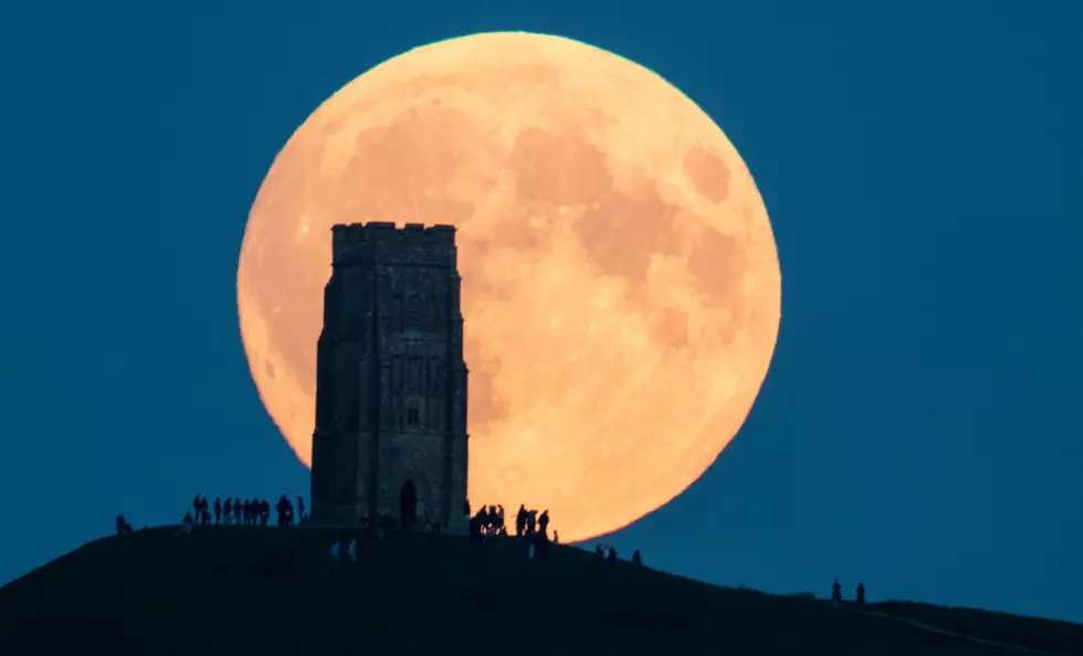Supermoon Total Lunar Eclipse Pictures from Around the World