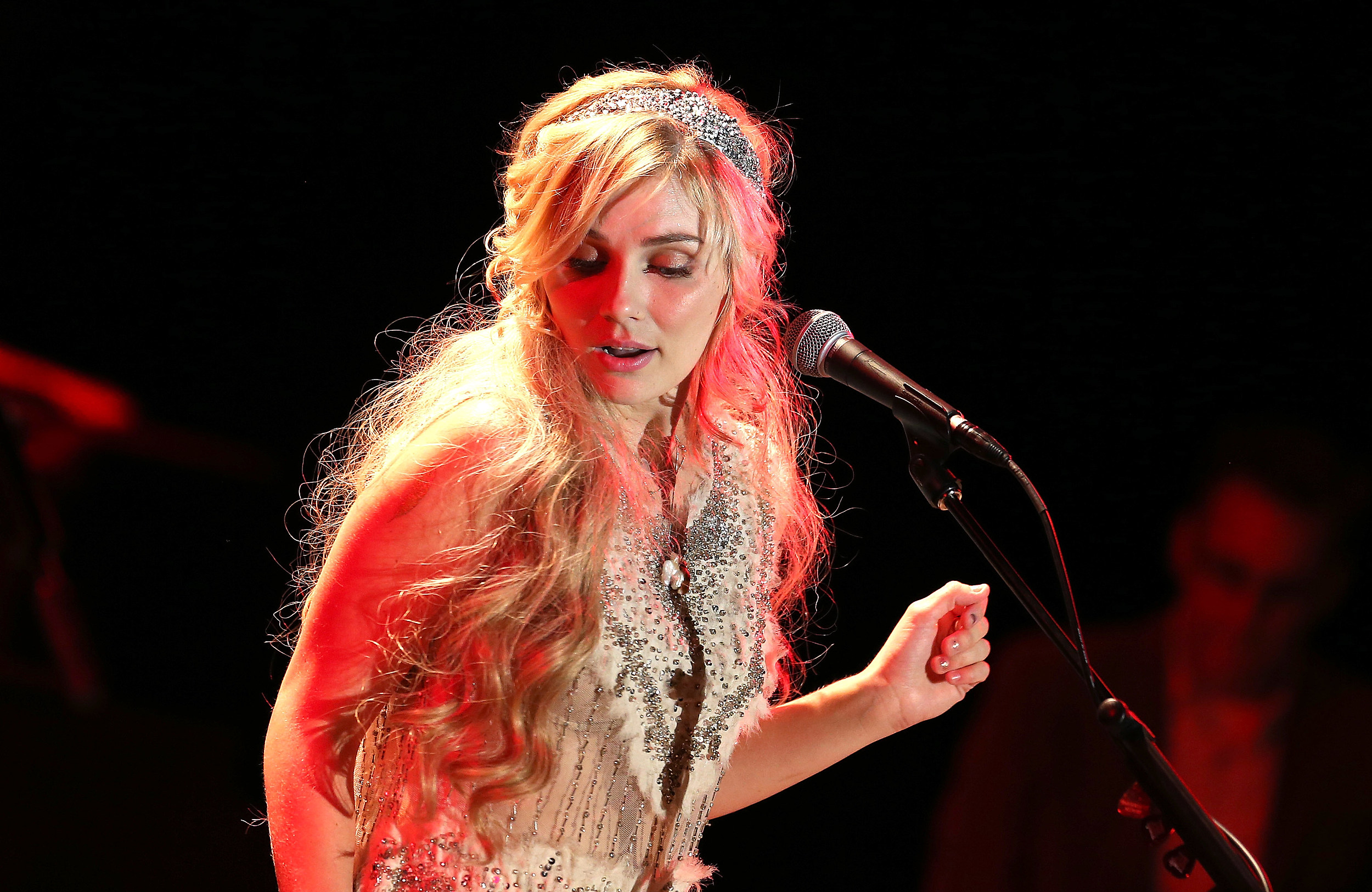 Here’s Why Clare Bowen of Nashville Cut her Hair