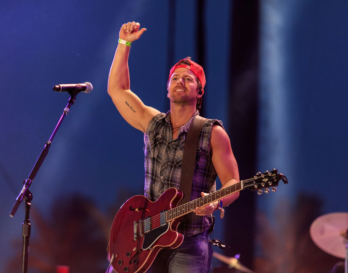 Here's What Kip Moore has to say about the Obsessed Fan [Video]