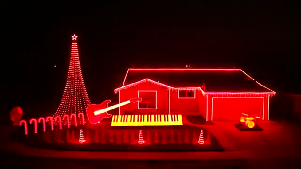 A Christmas Light Show Every &#8216;Star Wars&#8217; Fan Needs to See