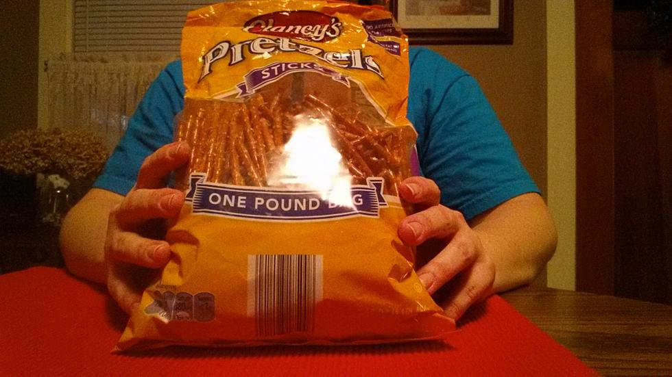 How to Close a Bag of Chips without a Clip: Does this Work?