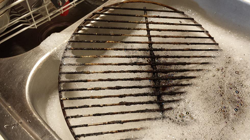How to Clean Up a Very Dirty Grill Grate