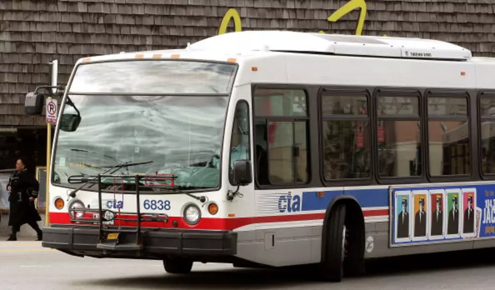 Illinois Man Hitches a Ride on a Chicago Bus [Video]