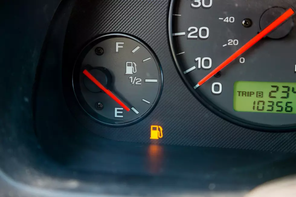 How Many Miles When Gas Light Comes on Toyota Camry  
