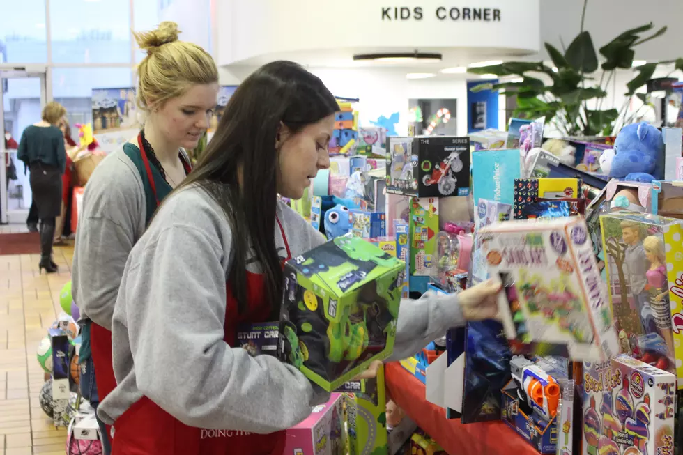 All Hands On Deck Needed For Annual Q98.5 Toy Drive in Rockford