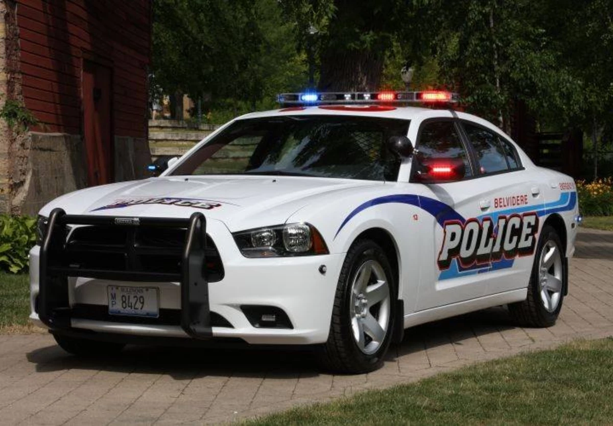 Покажи картинки полицейских. Додж Чарджер полиция. Dodge Charger 2012 Police. Полицейский Додж Чарджер. Dodge Charger Pursuit полиция.