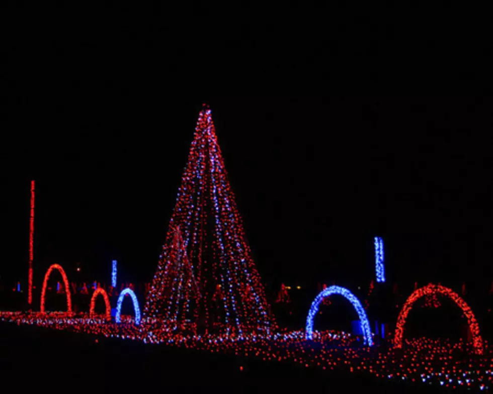 Loves Park Home Dedicates Christmas Light Show to Officer Cox