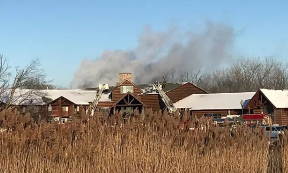 Illinois First In-Door Waterpark Caught Fire This Morning [Video]