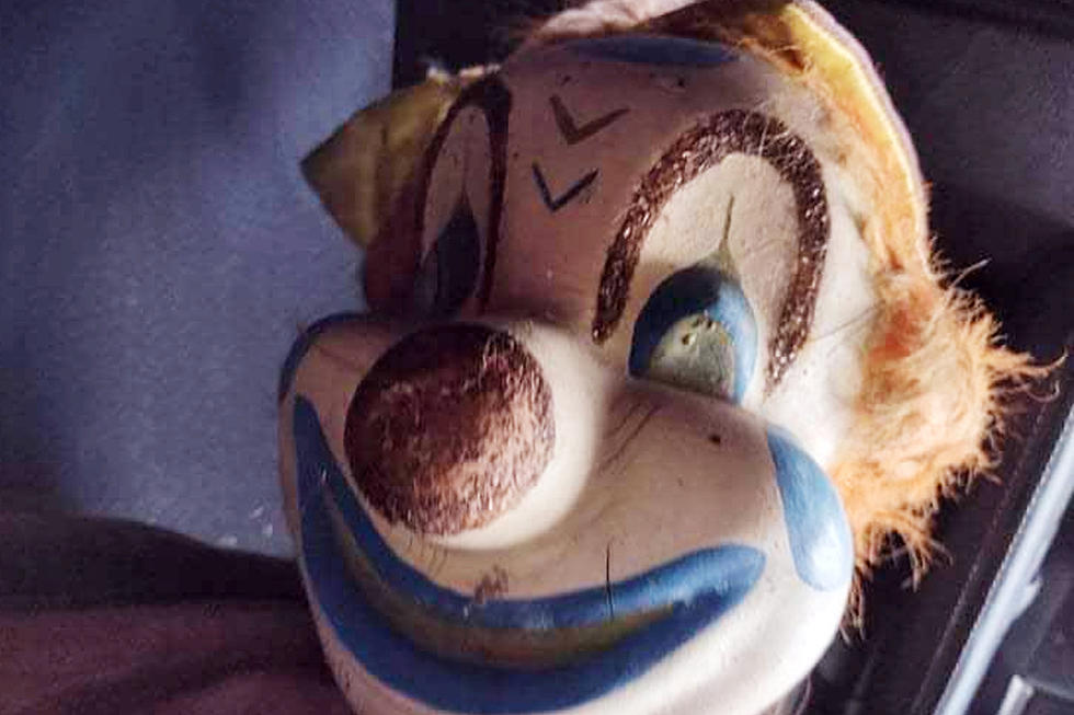 Creepy Old Clown Statue From Chicago Sparks So Many Questions