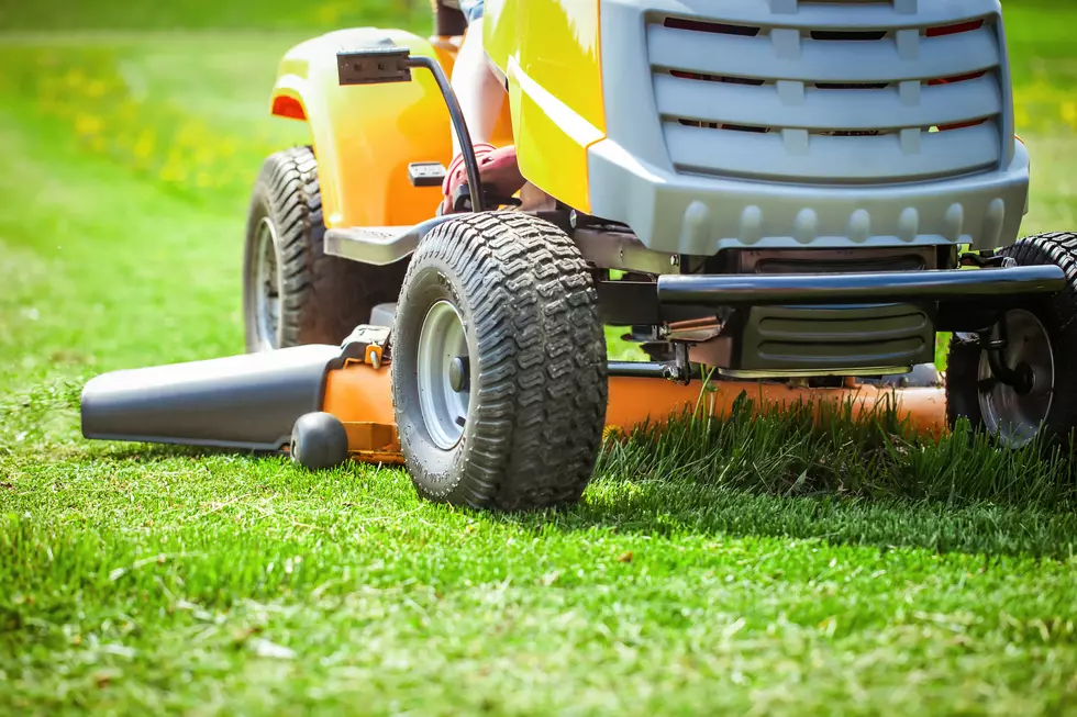 Illinois Law Says You Clean Up Grass After Mowing Or Be Fined