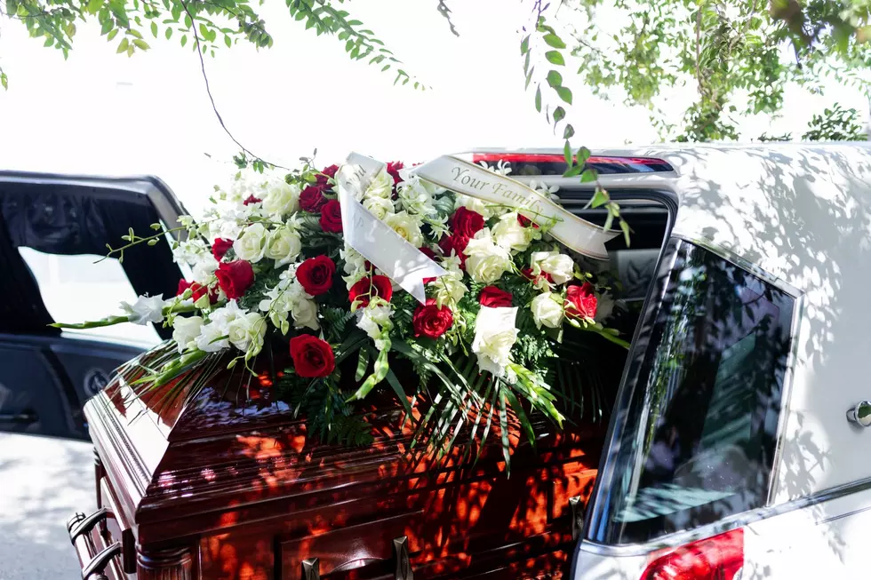 Is It the Law to Pull Over For Funeral Processions in Illinois?