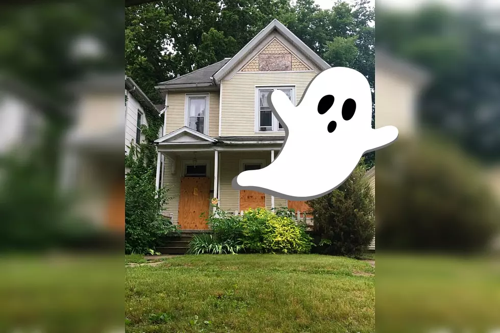 Is a Ghost Lingering in a Photo of an Abandoned Home in Illinois?