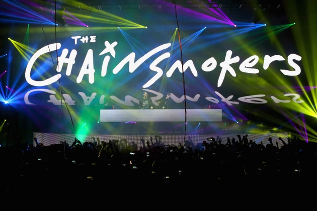 Send Your #Selfie To See The Chainsmokers In Des Moines!