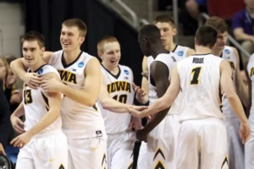 Cedar Falls Native Helps Iowa Set NCAA Tournament Record In Blowout Win