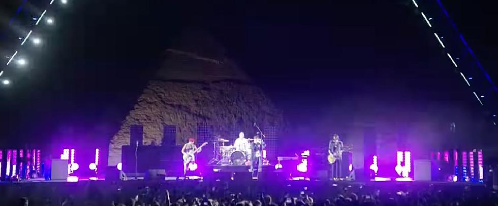 Red Hot Chili Peppers Live at the Pyramids [Video]