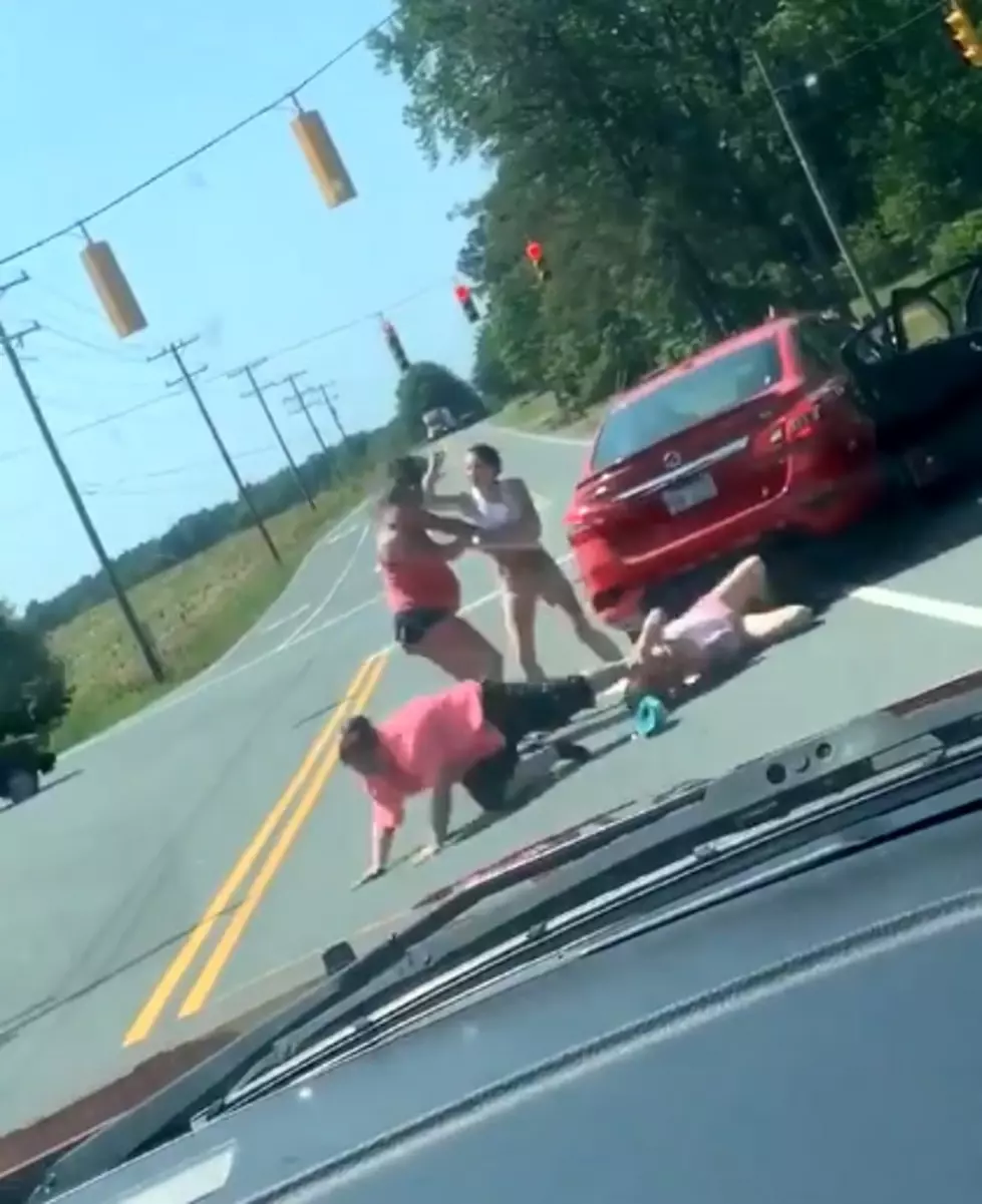 [VIDEO] 5 Women Brawl in Middle of Intersection