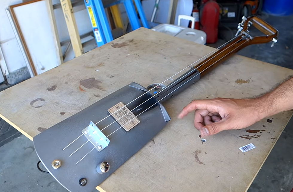 Guy Builds a Guitar Out of an Old Shovel [VIDEO]