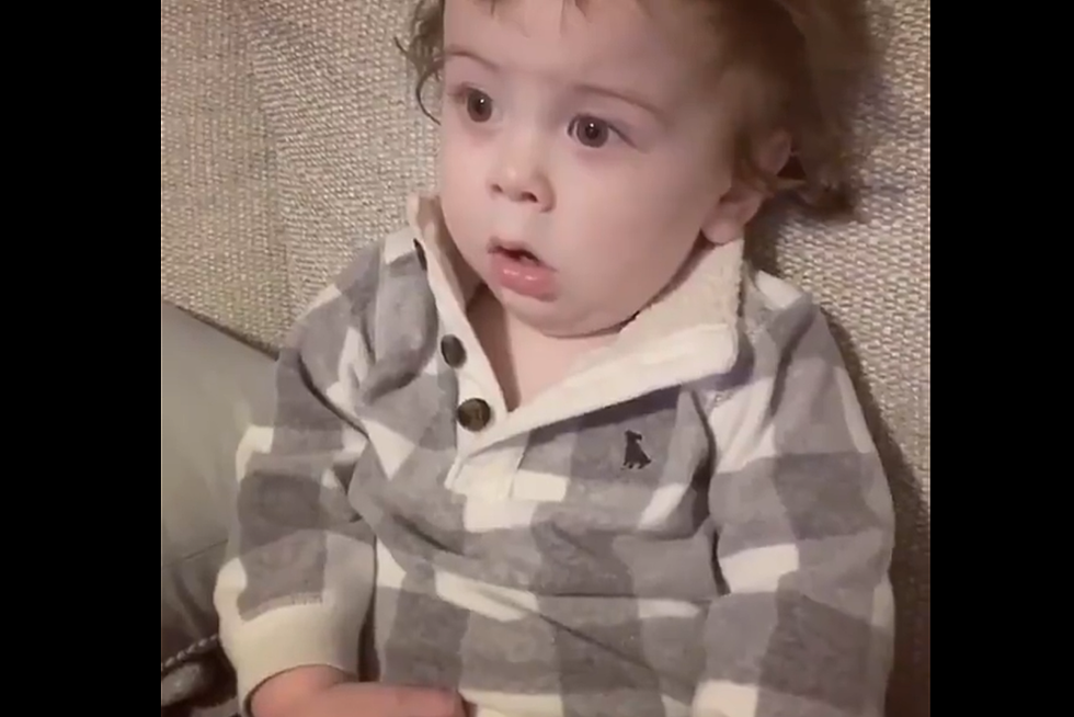 Toddler has a Jaw-Dropping Reaction to Shakira (video)