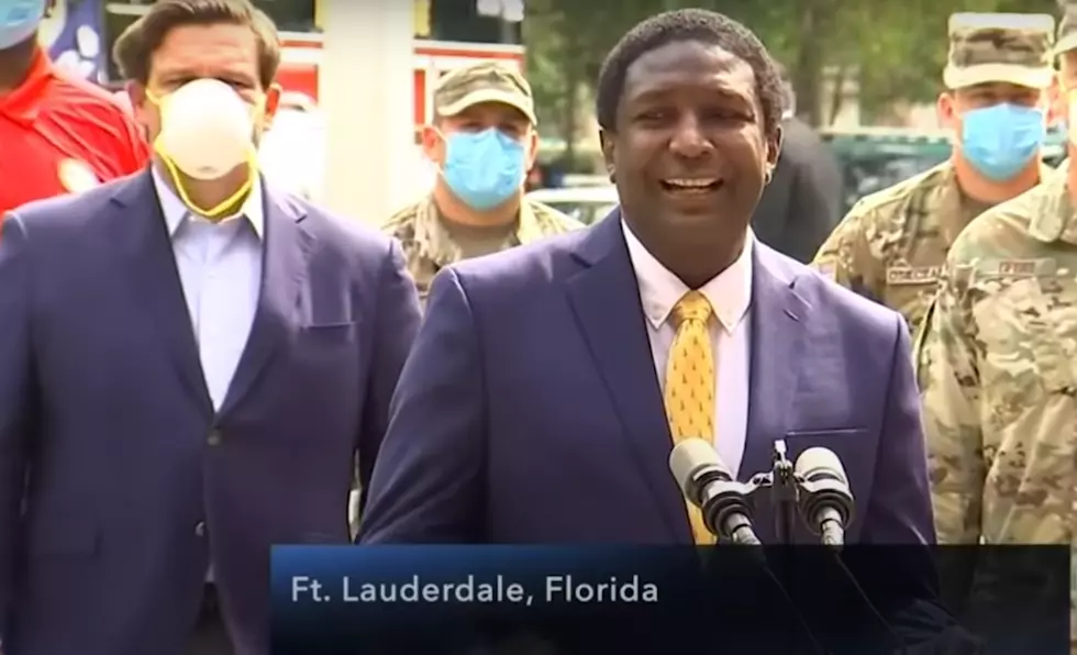 Florida Governor Struggles with Facemask (video)