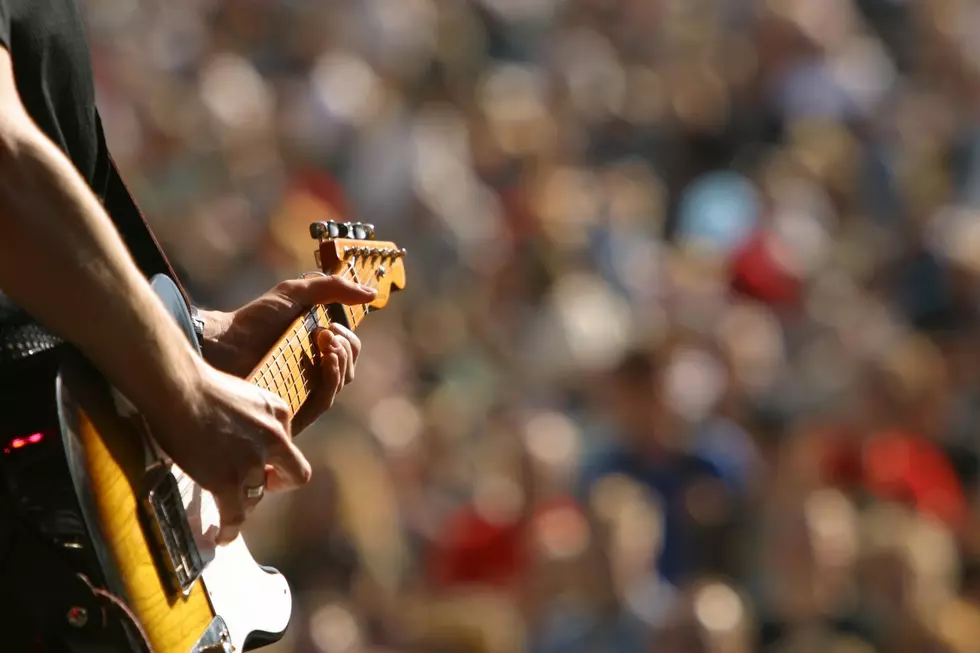 Watch Iowa High School Student SHRED Van Halen Riff [Video]