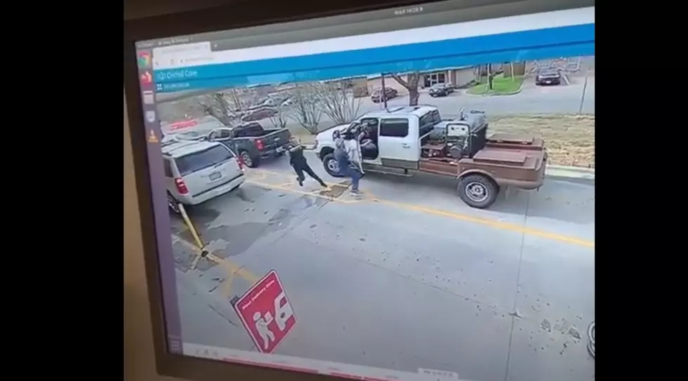 Man “Door Checks” Fleeing Suspect in a Chick-fil-A Drive-Thru