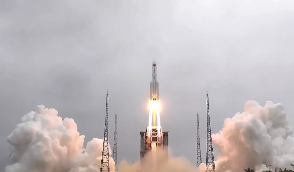 Chinese Rocket is Falling to Earth, Seen in Iowa