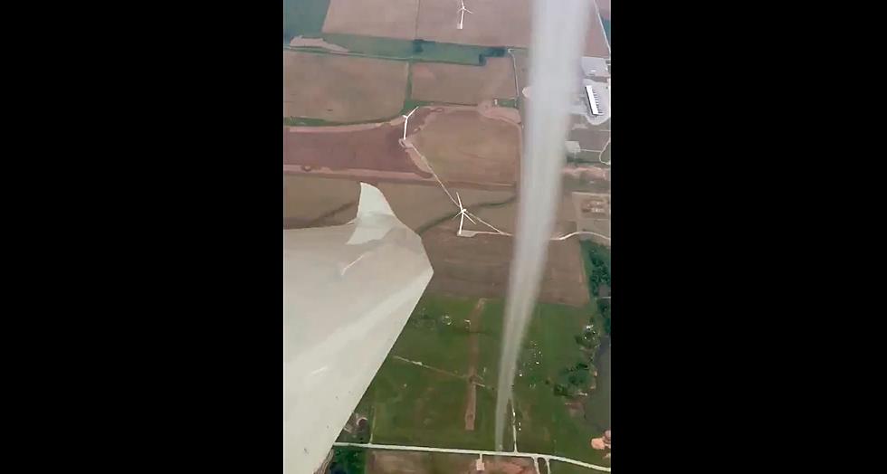 Pilot Flies Next to a Tornado (VIDEO)