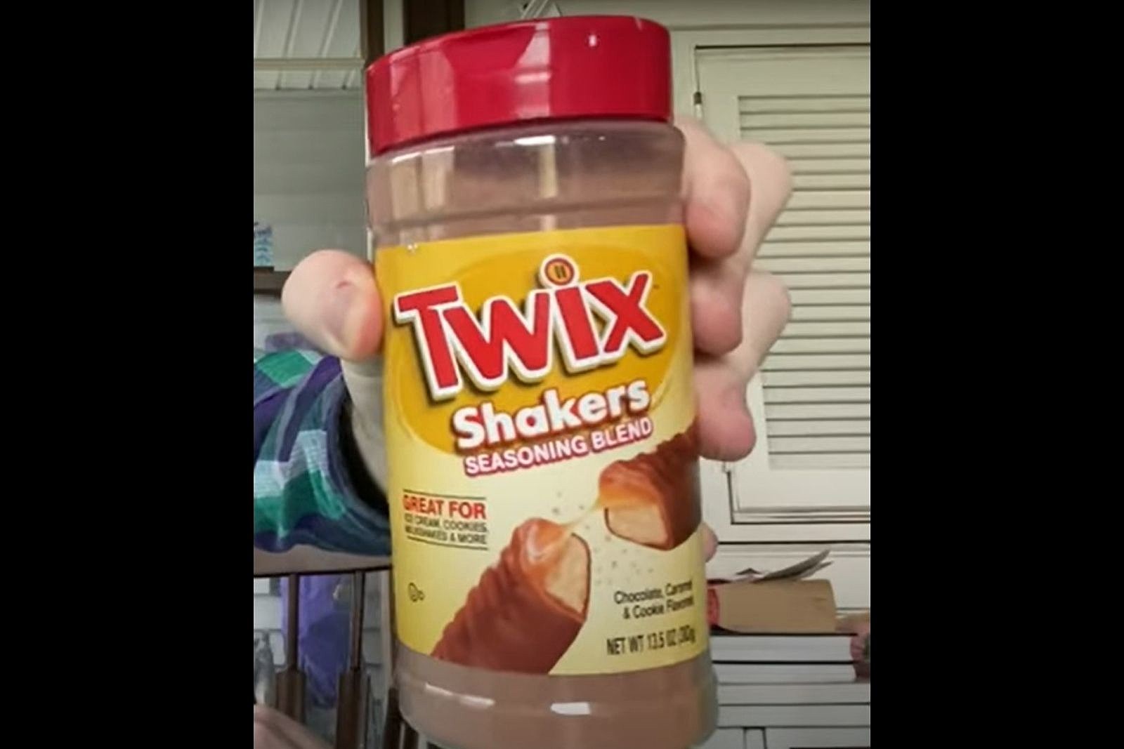 Making TWIX adoodle Cookies & TWIX Shakers Hot Chocolate Using TWIX Shakers  Seasoning Blend 