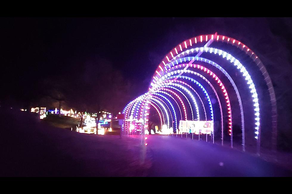 Iowa Drive-Thru Holiday Light Show is Spectacular [PHOTOS]