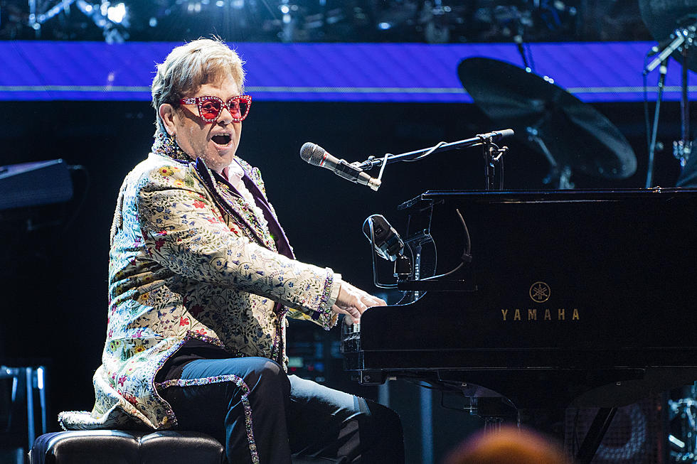 Elton John Will Perform in Iowa Saturday!