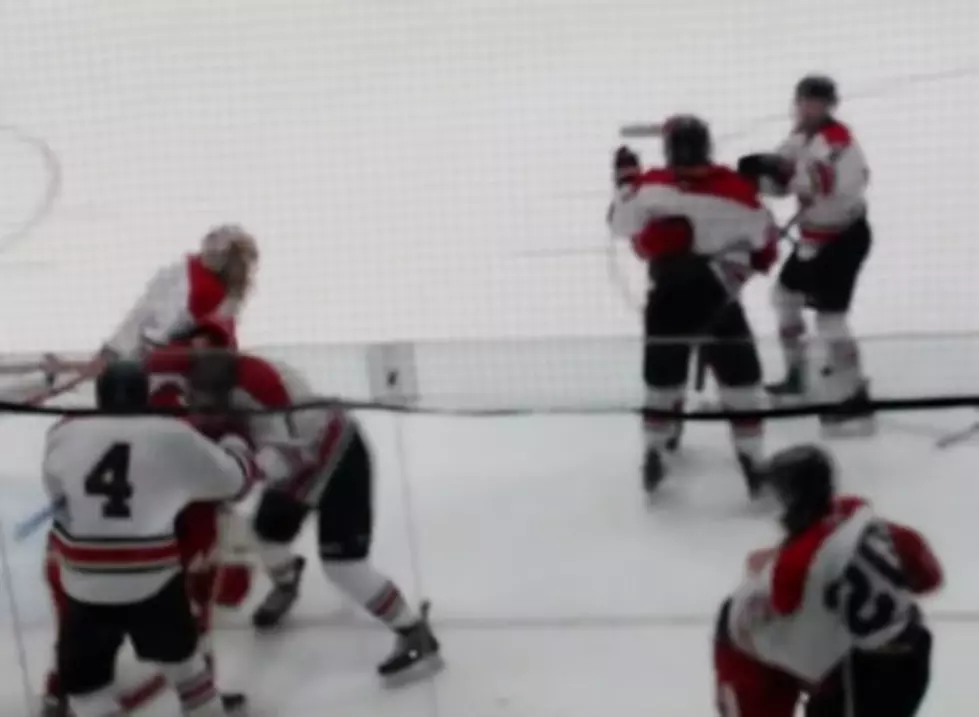 [Video] High School Hockey Fight That Scores 18 Penalties