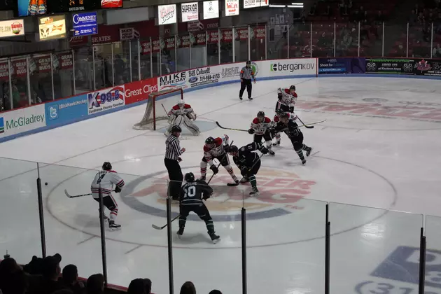 Black Hawks Ring in 2016 with Shootout Win