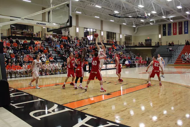 Wartburg Falls To Central in IIAC Championship Game